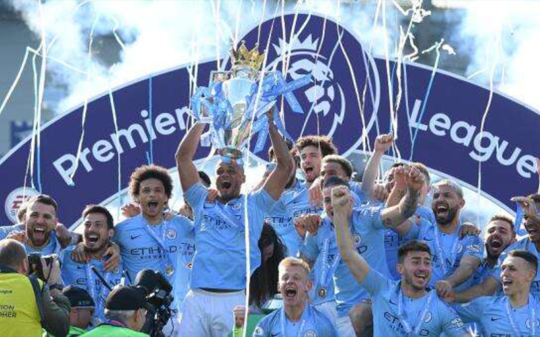 人群中爆发 人群中爆发