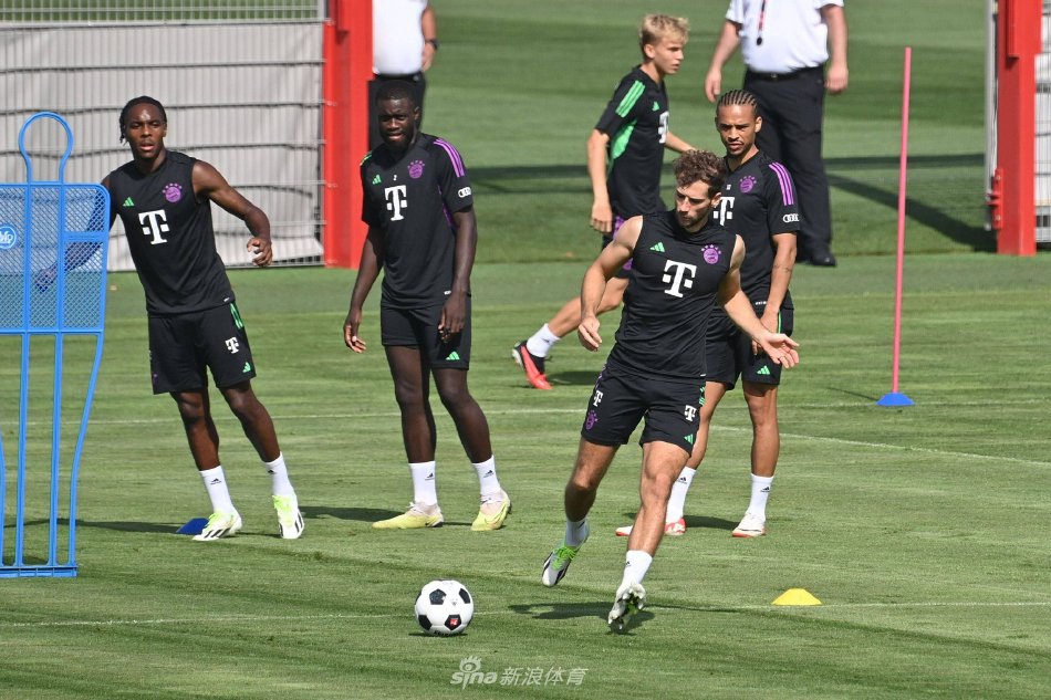 滑雪登山首 滑雪登山首