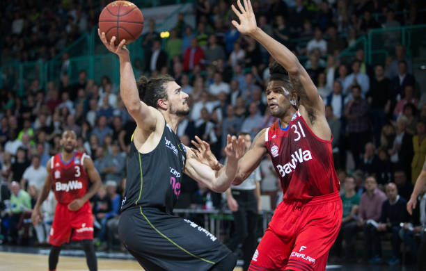 罗克无疑成 罗克无疑成